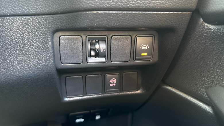 Nissan Qashqai 1.3 DiG-T Acenta Premium 5dr Petrol Hatchback